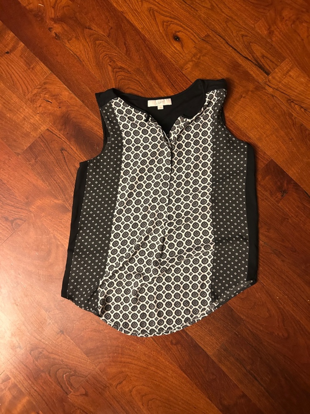 LOFT Black and White Printed Sleeveless Camisole